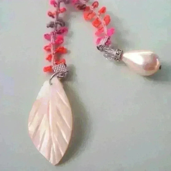 Bookmark ribbon with pearl and shell accents - Picture 2 of 3